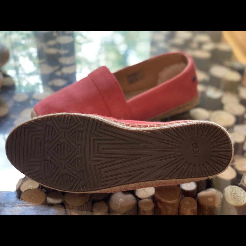 Ugg Size 7 - image 1